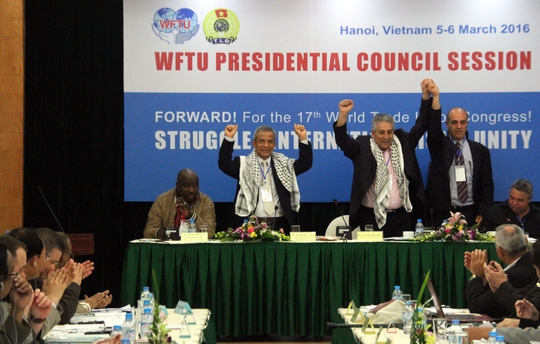 Đại biểu Công đoàn thế giới bày tỏ tình đoàn kết với Việt Nam tại phiên bế mạc sáng 6-3