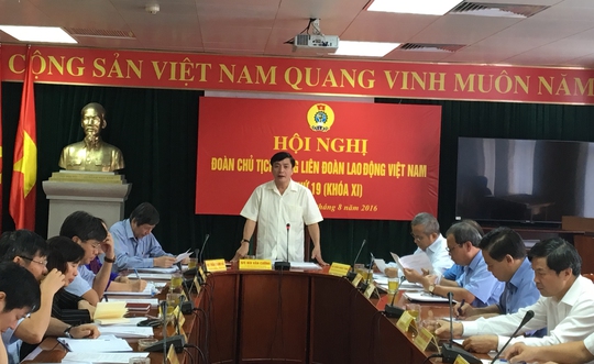 
Chủ tịch Tổng LĐLĐ Việt Nam Bùi Văn Cường chủ trì hội nghị sáng 30-8
