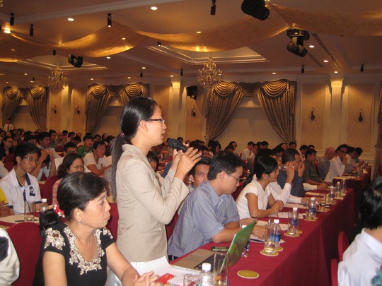 Đại biểu nêu ý kiến tại hội thảo khởi nghiệp do Trung tâm Đào tạo và Hỗ trợ khởi nghiệp - kinh doanh YUP tổ chức