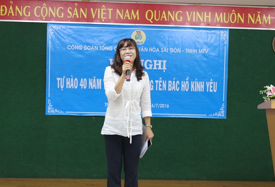 Thí sinh thuyết trình tại Hội thi “Tự hào 40 năm TP mang tên Bác Hồ kính yêu” do Công đoàn Tổng Công ty Văn hóa Sài Gòn tổ chức