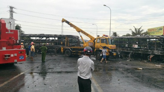 
10 trong số 12 nạn nhân tử vong trong vụ tai nạn không thể nhận dạng vì bị cháy đen (Ảnh: Hoàng Thái)
