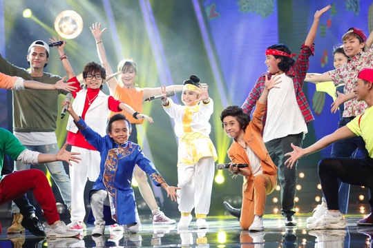 Một tiết mục trình diễn của tốp 5 trong đêm Gala 6 “Vietnam Idol Kids”. Ảnh: Ân Nguyễn