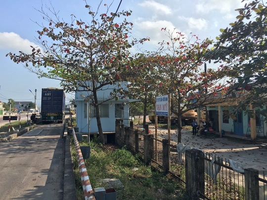 
Trạm cân Phước Lộc nơi người dân tố cáo lực lượng làm nhiệm vụ có dấu hiệu tiêu cực
