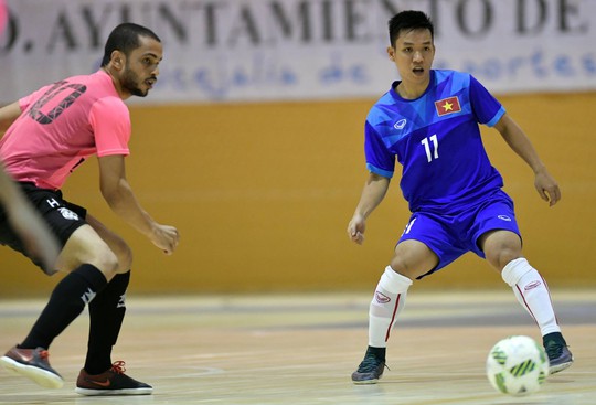 Văn Vũ ghi bàn thắng duy nhất trong thất bại 1-4 của tuyển futsal Việt Nam trước CLB Jaen của Tây Ban Nha