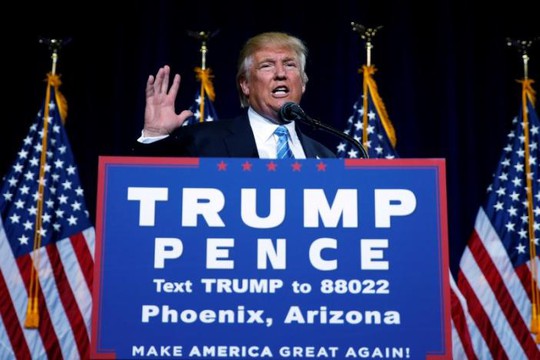 
Tỉ phú Donald Trump phát biểu tại TP Phoenix, bang Arizona hôm 31-8. Ảnh: Reuters
