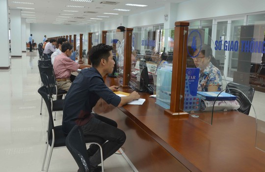 Người dân liên hệ làm việc tại tầng 1 của tòa nhà trung tâm hành chính TP Đà Nẵng