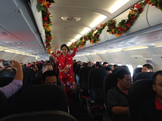 Hành khách trên chuyến bay của Vietjet từ TP HCM đi Kuala Lumpur sáng 1-6