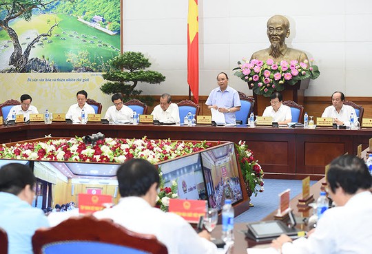 
Thủ tướng Nguyễn Xuân Phúc đề cập tới việc Trung tâm Hành chính thiếu dưỡng khí - Ảnh: Quang Hiếu

 
