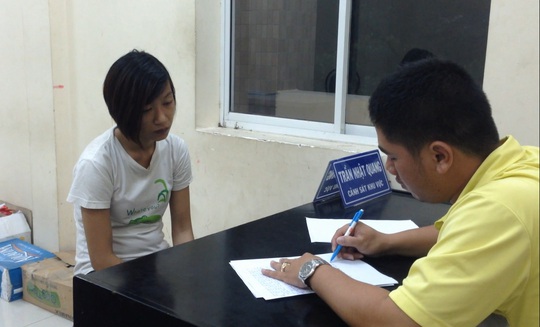 Nữ quái Trần Thị Kim Yến đâm chiến sĩ CSHS bị thương đang làm việc tại cơ quan chức năng.