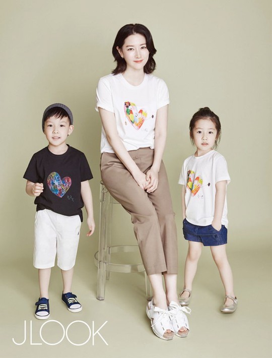 Mẹ con Lee Young Ae