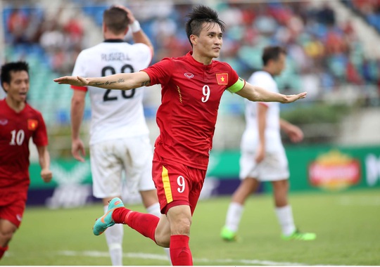 Công Vinh tiếp tục tỏa sáng giúp tuyển Việt Nam thắng Singapore 3-0