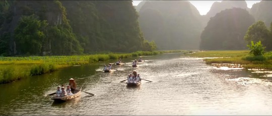 
Cảnh quay khu du lịch Tràng An Ninh Bình trong MV Vươn cao Việt Nam
