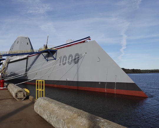 
Tàu khu trục USS Zumwalt của Mỹ. Ảnh: Reuters
