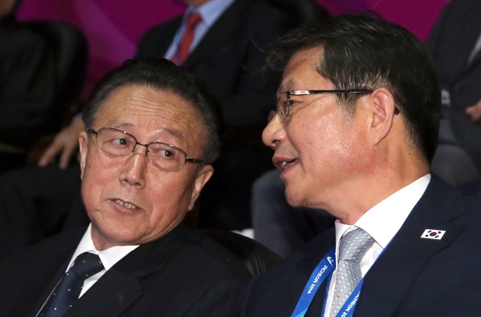 Ông Kim Yang-gon (trái) được gọi là người đồng chí thân thiết nhất, người cộng sự cách mạng của Nhà lãnh đạo Kim Jong-un. Ảnh: AP