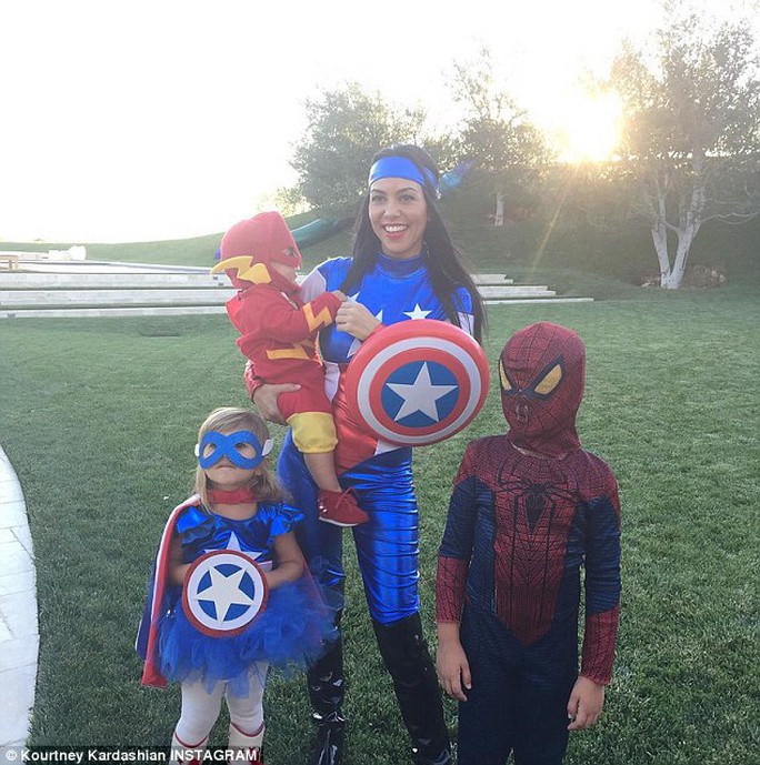 Kourtney Kardashian và các con