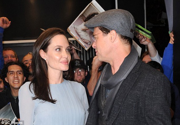 Brangelina quảng bá phim By the sea