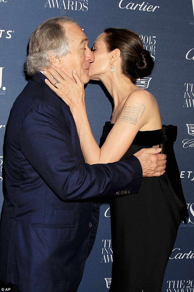 Angelina hôn Robert De Niro