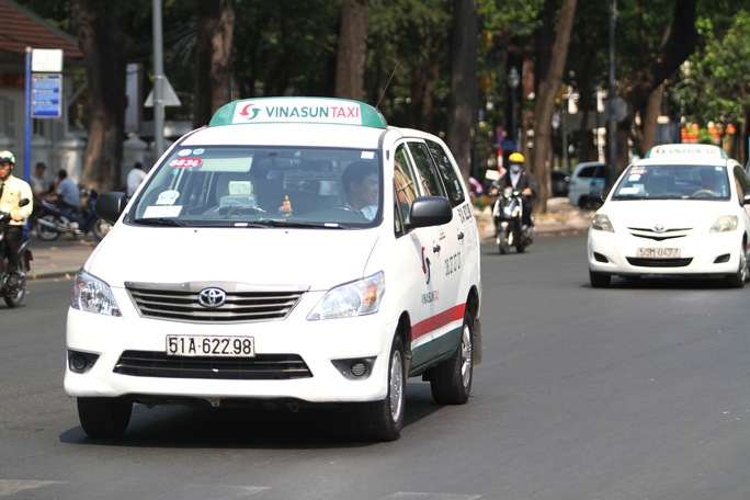 Taxi Vinasun là doanh nghiệp vận tải hiếm hoi quyết định giảm cước Ảnh: HOÀNG TRIỀU