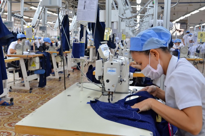 Sản xuất hàng xuất khẩu tại Tổng Công ty CP May Việt Tiến Ảnh: Tấn Thạnh
