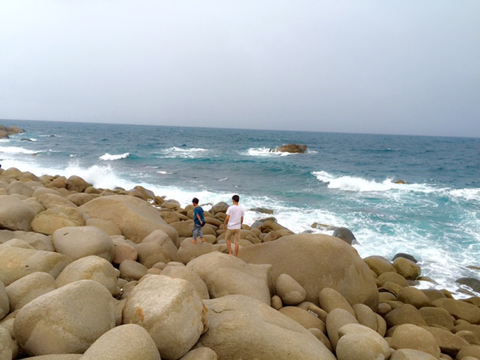 
Bãi đá trứng đảo Bình Hưng

 
