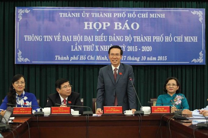 
Phó Bí thư Thường trực Thành ủy TP HCM Võ Văn Thưởng chủ trì buổi họp báo
