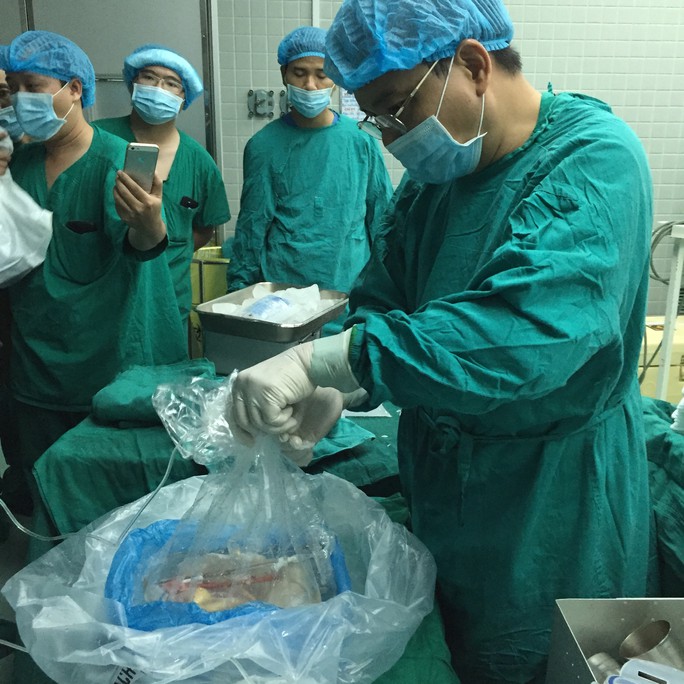 Những hình ảnh lần đầu công bố về ca ghép tạng xuyên Việt
