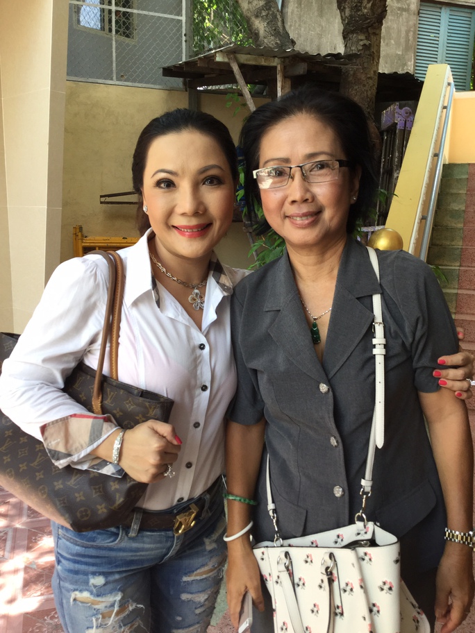 Cẩm Tiên đến dự buổi cúng giỗ Hoài Trúc Phương