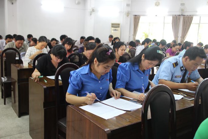 Các thí sinh tham gia Hội thi cán bộ thi đua khen thưởng giỏi do LĐLĐ TP HCM tổ chức