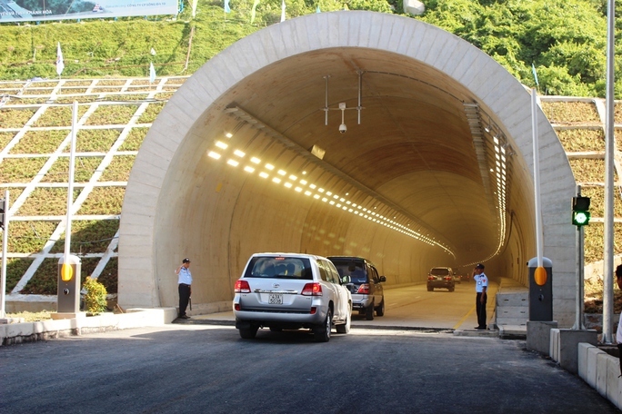 Thông xe đường hầm Cổ Mã, khởi công hầm Cù Mông