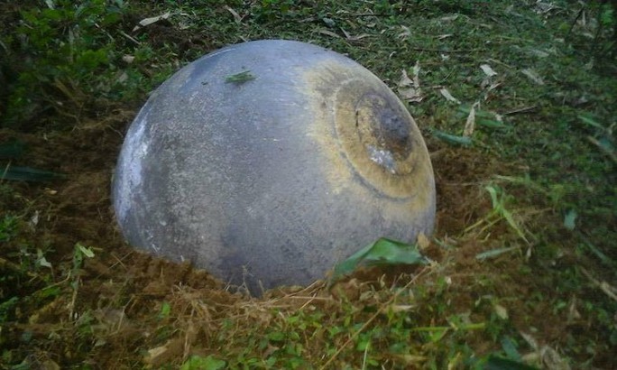 
Khối kim loại hình cầu xuất hiện sau vụ nổ ở Tuyên Quang (ảnh Facebook)
