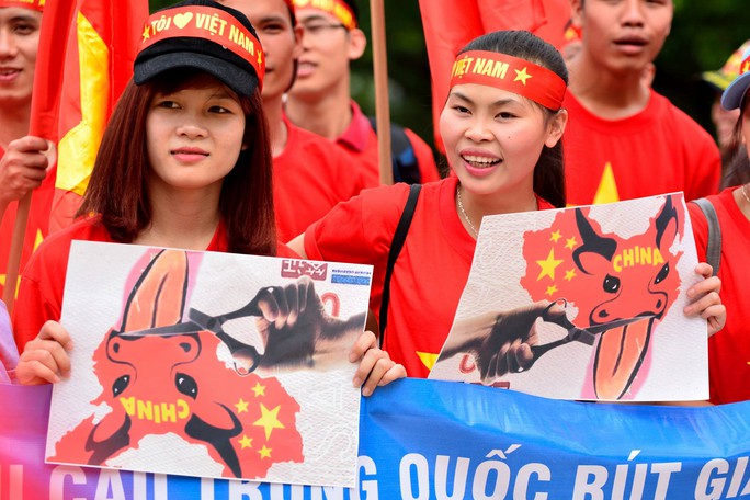 Rất nhiều người Việt sống tại Nhật Bản thể hiện động thái phản đối Trung Quốc xâm chiếm biển Đông.
