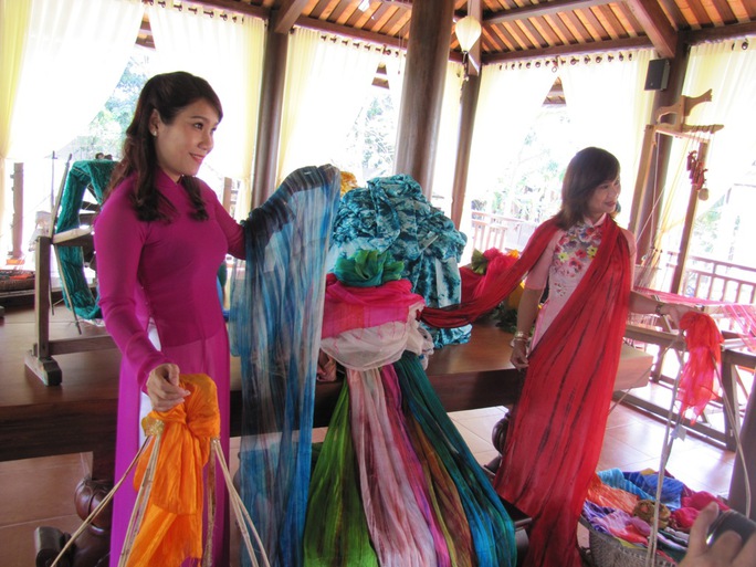 Sản phẩm tơ lụa tại Làng lụa Hội An