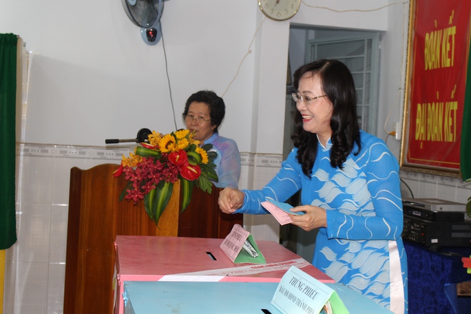 
Bà Nguyễn Thị Quyết Tâm,Chủ tịch HĐND TP, Chủ tịch UB bầu cử TP, đã đến bỏ phiếu tại khu vực bỏ phiếu số 12, khu phố 4, phường Trường Thọ, quận Thủ Đức
