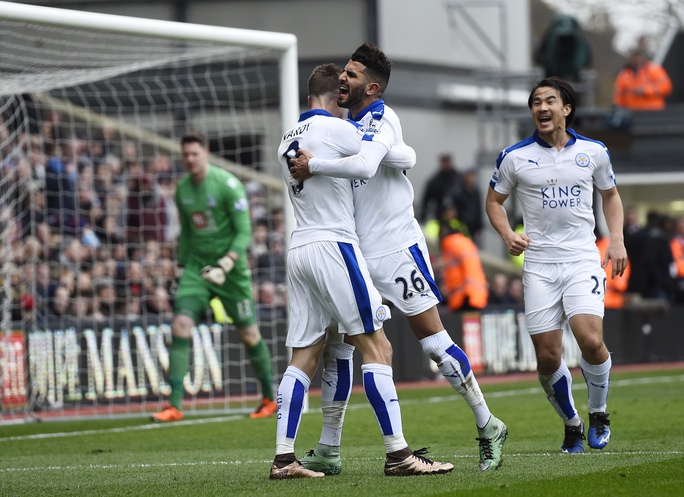 Chelsea vất vả hòa West Ham, Leicester tiến sát ngôi vô địch