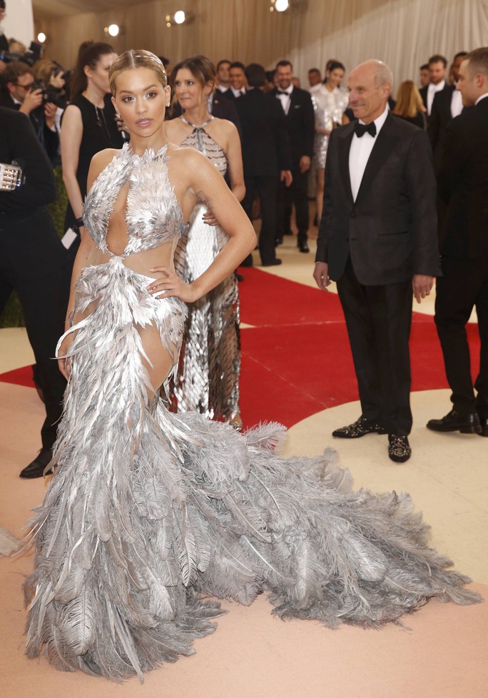 Madonna, Lady Gaga hở bạo tại “Oscar thời trang”