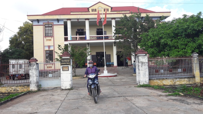 
TAND huyện Buôn Đôn đã hoãn phiên tòa vì người có quyền lợi nghĩa vụ liên quan, nhân chứng và 2 hội thẩm nhân dân vắng mặt
