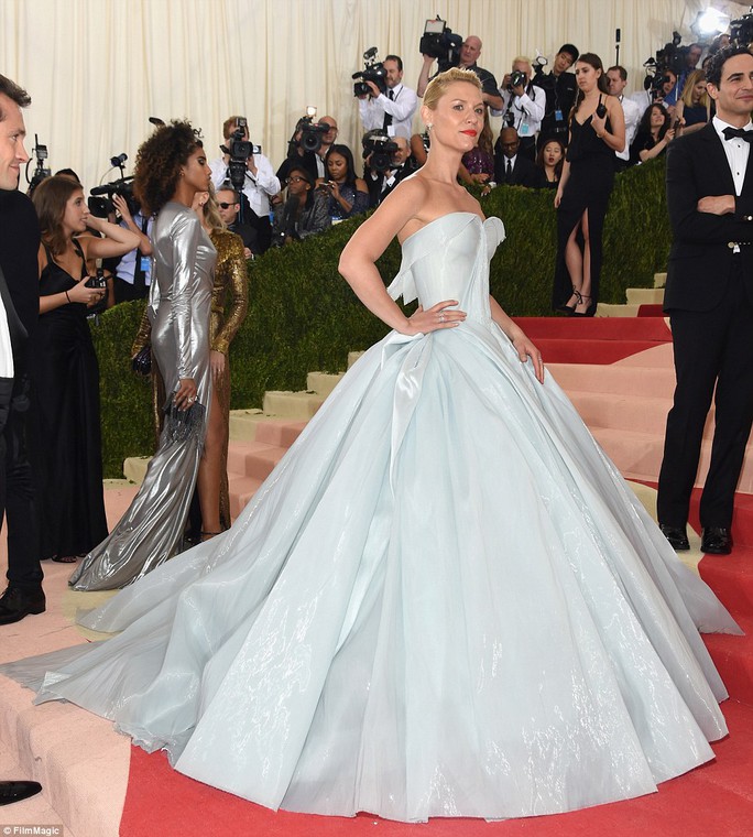 Madonna, Lady Gaga hở bạo tại “Oscar thời trang”