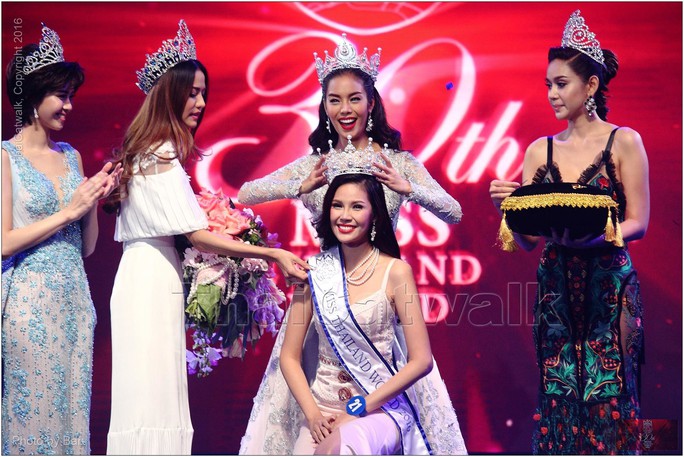 Jinnita Buddi, 22 tuổi, đăng quang Hoa hậu Thế giới Thái Lan
