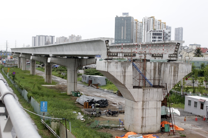 Hình dáng tuyến metro số 1 được quan sát từ phía trên cầu Rạch Chiếc.