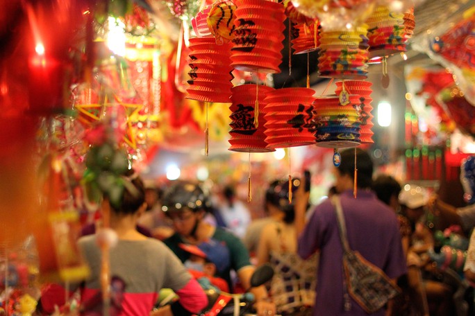 
Những chiếc lồng đèn giấy tạo nên nét hoài cổ với người Sài Gòn
