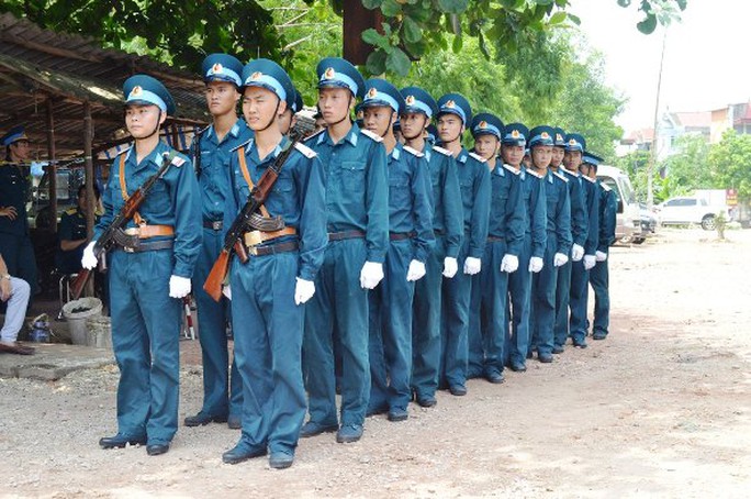
Đội tiêu binh của lực lượng không quân sẵn sàng đón người đồng đội
