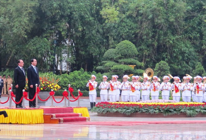 
Quân nhạc cử quốc ca Pháp - Việt Nam
