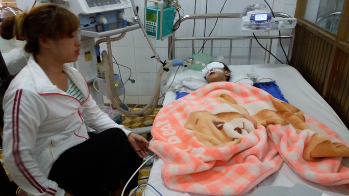 Bé Ni khi còn điều trị tại Bệnh viện Đa khoa tỉnh Đắk Lắk