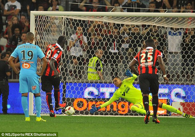 Balotelli lập Cú đúp ngay trong trận ra mắt Nice