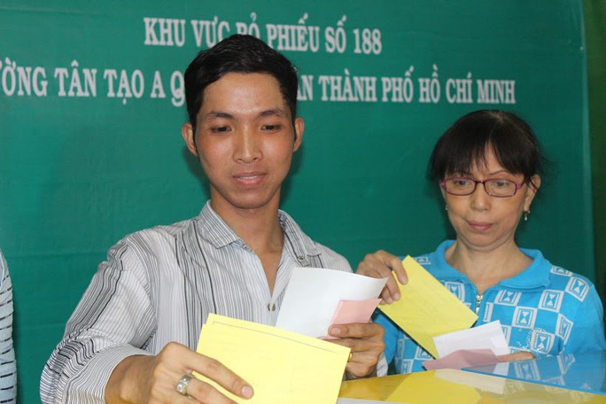 Công nhân háo hức đi bỏ phiếu