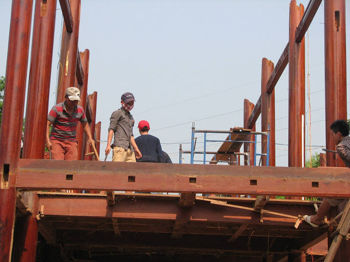 Ngôi nhà trong biệt phủ được làm hoàn toàn bằng gỗ quý