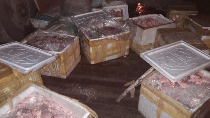 
Chỉ vài ngày, lực lượng CSGT trạm Thăng Bình phát hiện và bắt giữ hơn 4 tấn thịt, nội tạng động vật bốc mùi hôi thối Ảnh: QV
