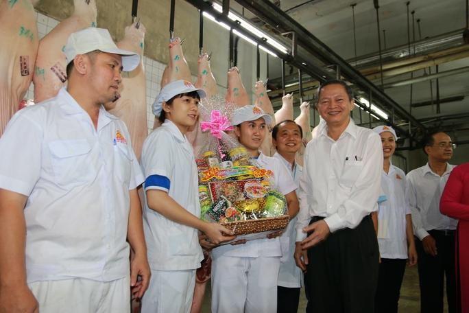 Chuyến viếng thăm của lãnh đạo TP HCM khiến tập thể lao động Công ty Vissan ấm lòng, có thêm động lực làm việc trước thềm năm mới