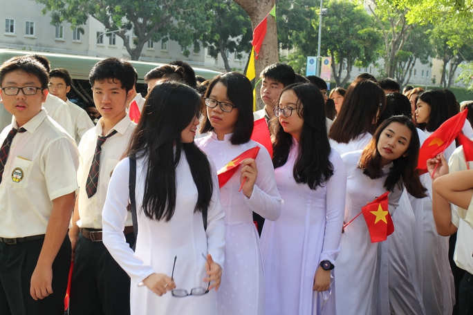 
Học sinh lớp 10 Trường Nam Sài Gòn háo hức tham dự lễ
