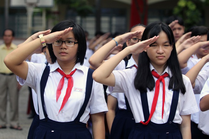 
Học sinh Trường Lương Thế Vinh làm lễ chào cờ
